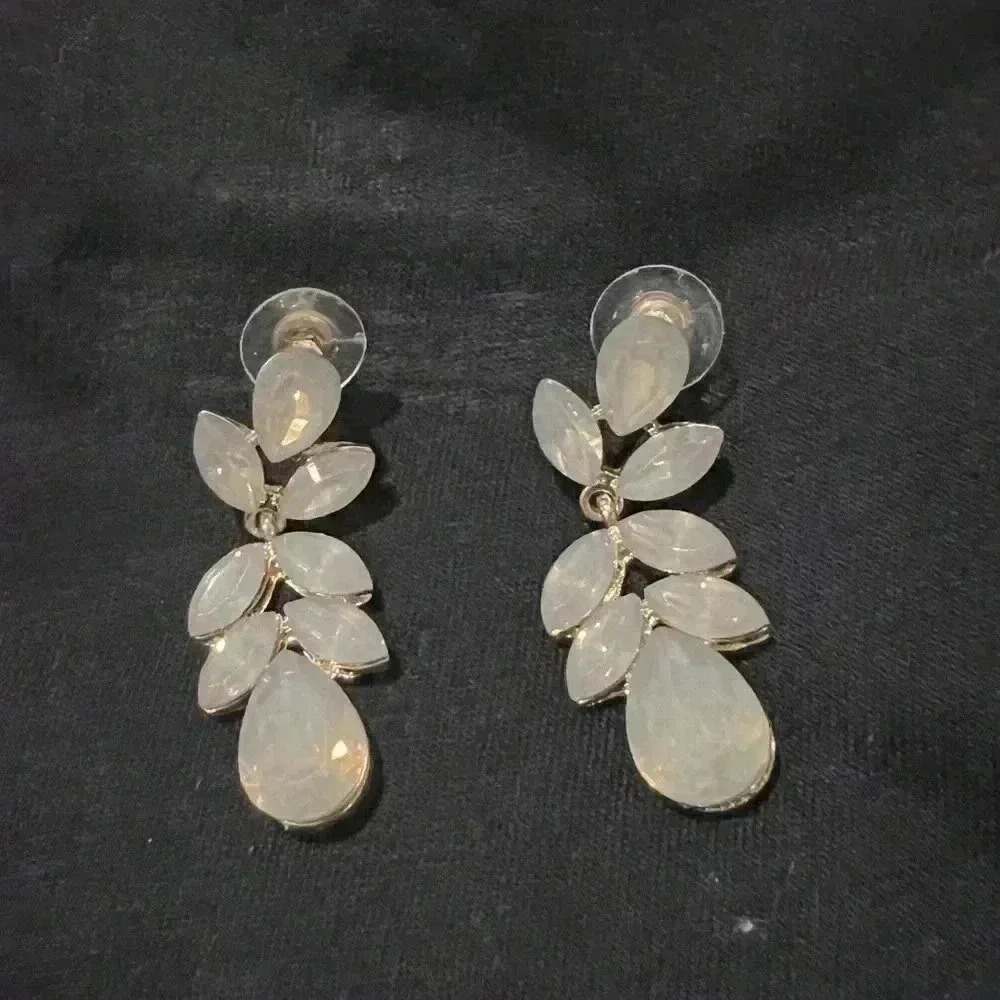 BRIDAL/BRIDESMAID OPAL TONED EARRINGS 1.5 INCH DROP
